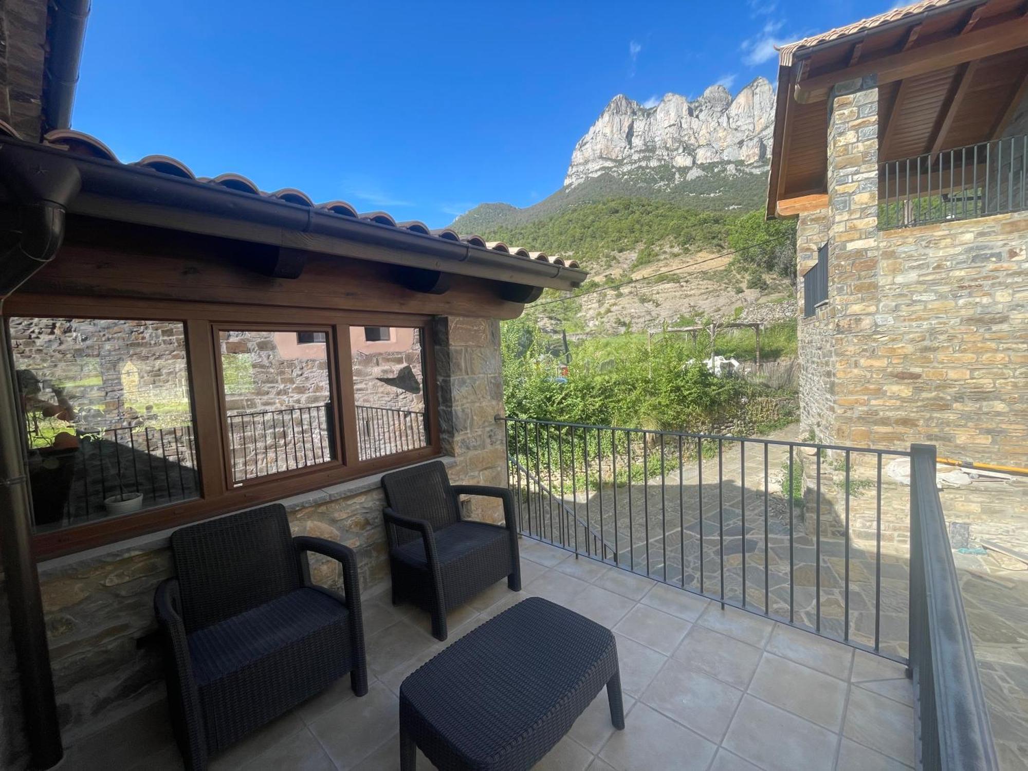 Apartamentos Bajo Pena Apartamentos Sanlorien El Pueyo de Araguás Exteriér fotografie