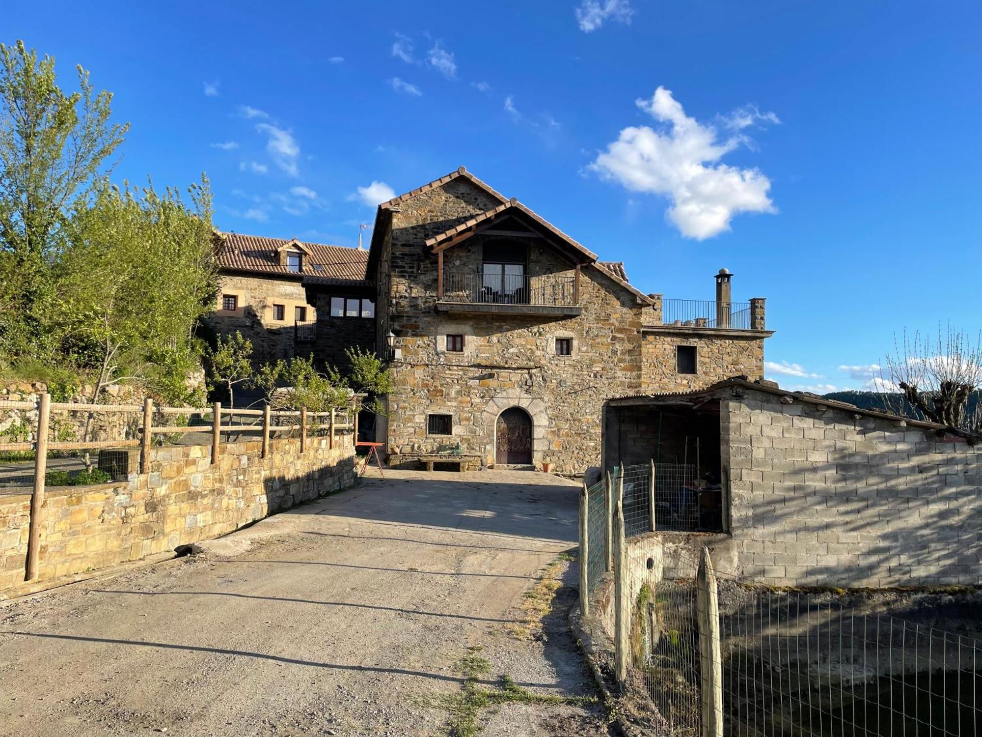 Apartamentos Bajo Pena Apartamentos Sanlorien El Pueyo de Araguás Exteriér fotografie